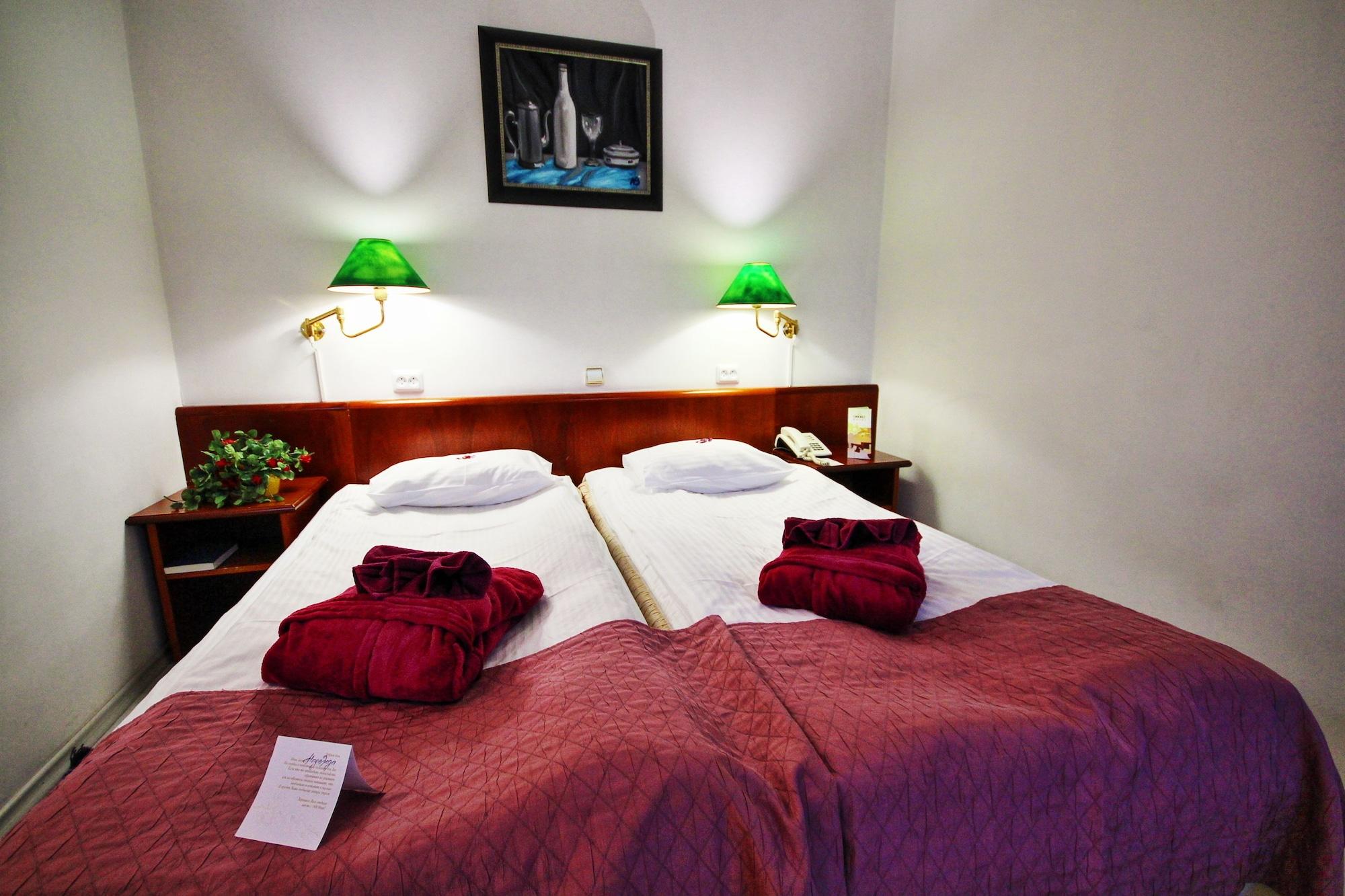 Nb Hotel With Free Parking Рига Экстерьер фото