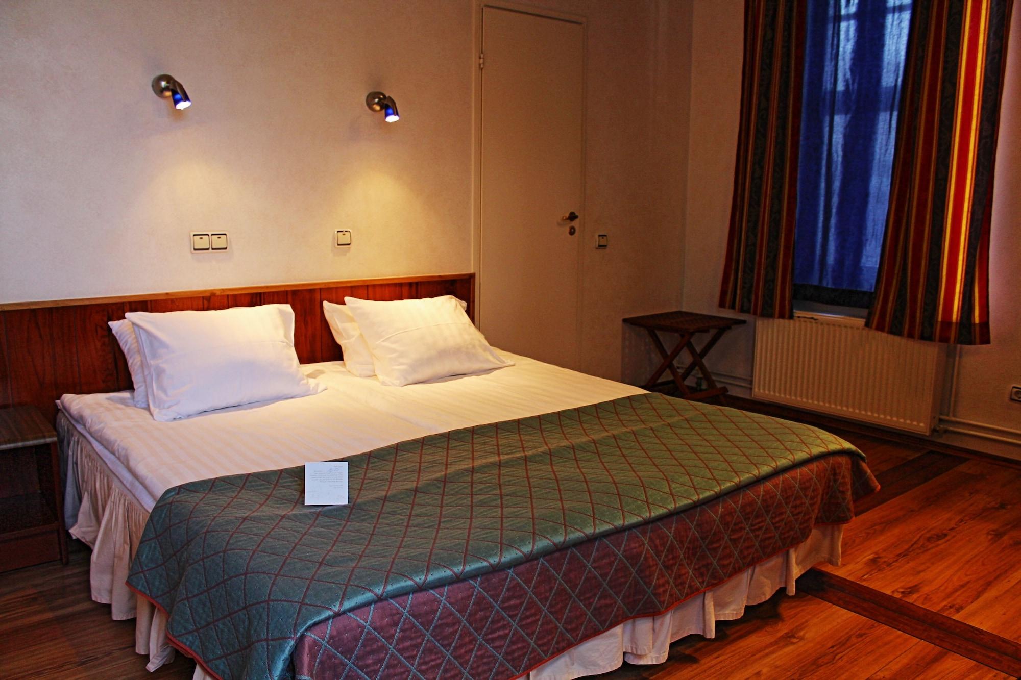 Nb Hotel With Free Parking Рига Экстерьер фото