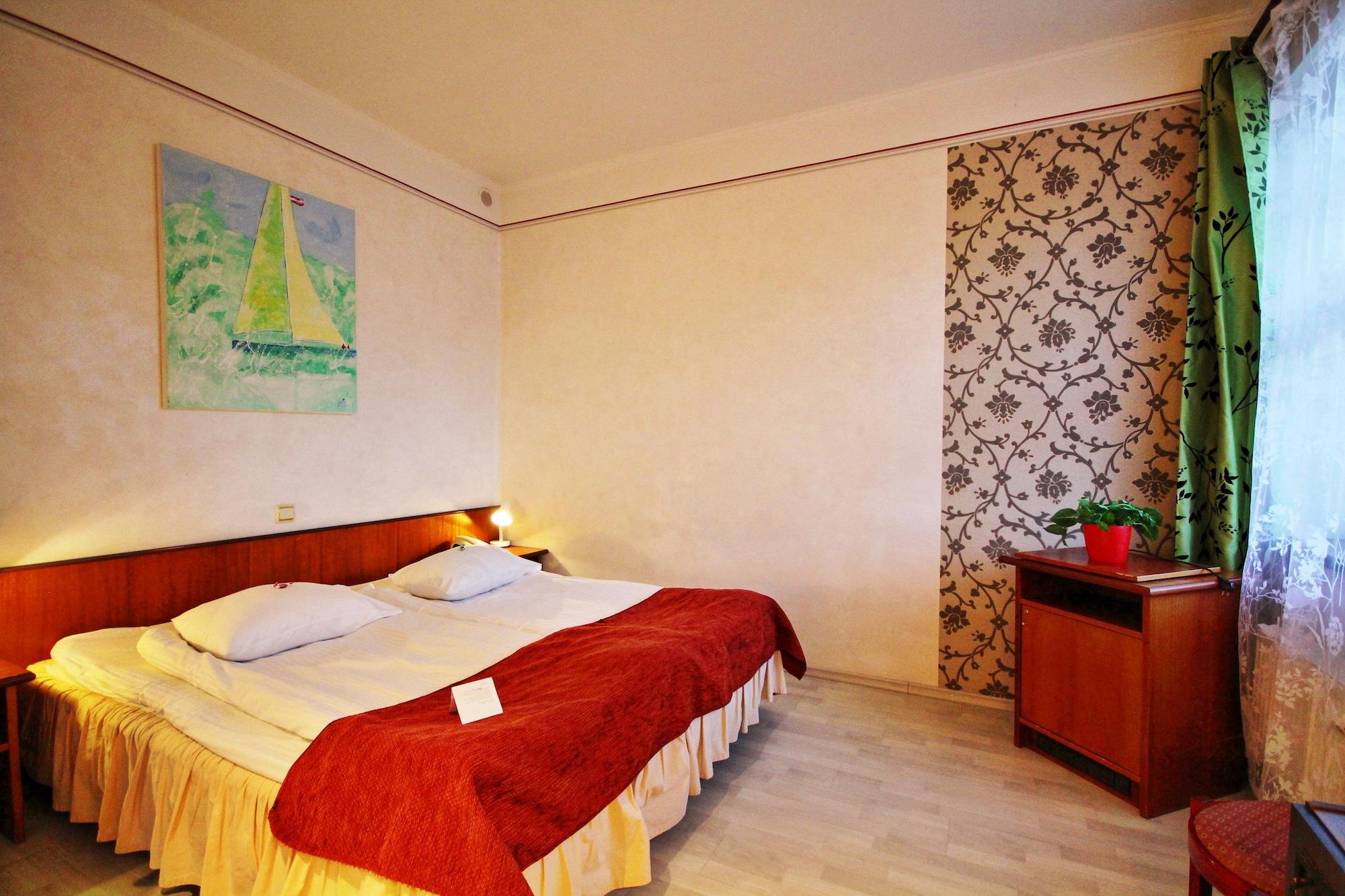Nb Hotel With Free Parking Рига Экстерьер фото