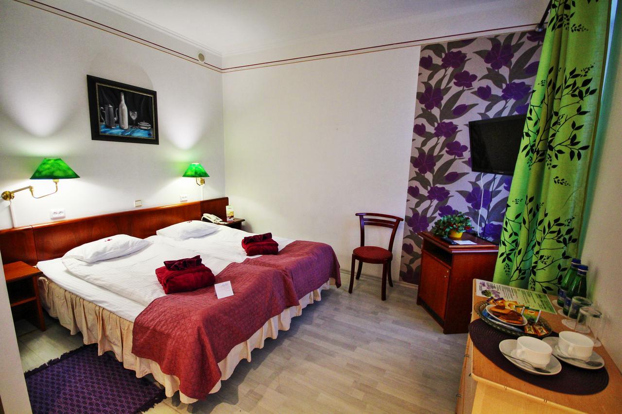 Nb Hotel With Free Parking Рига Экстерьер фото